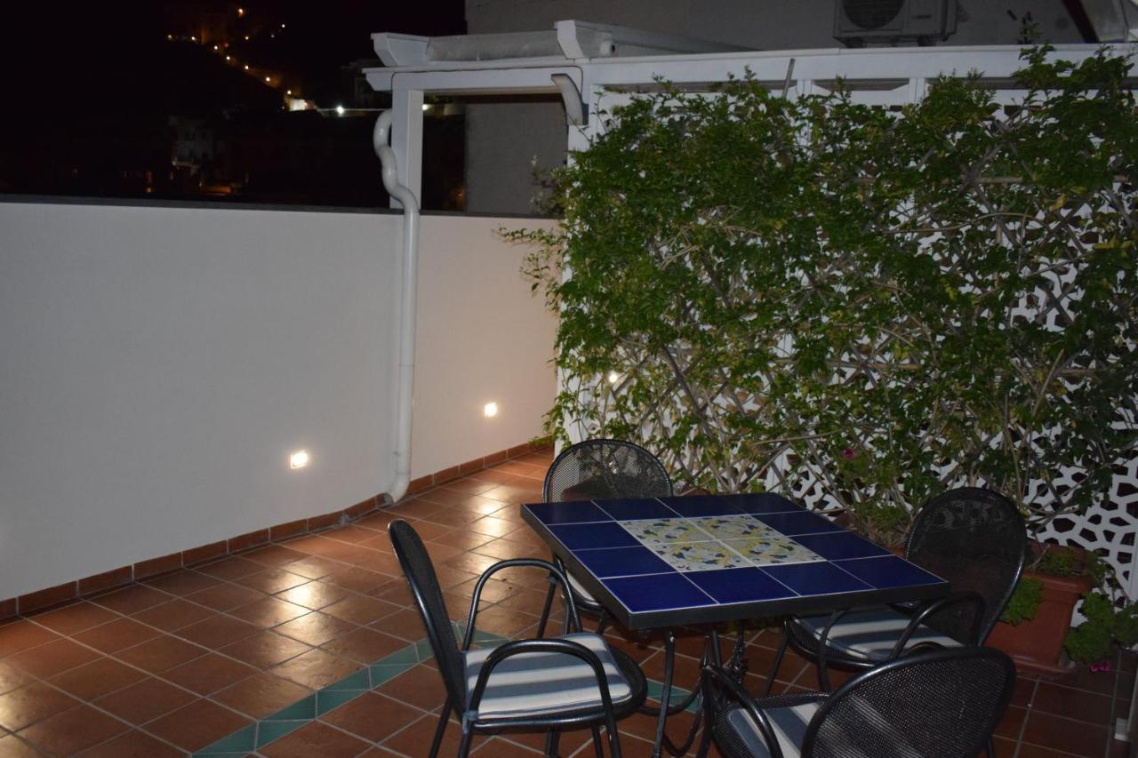 Paradiso Apartment *