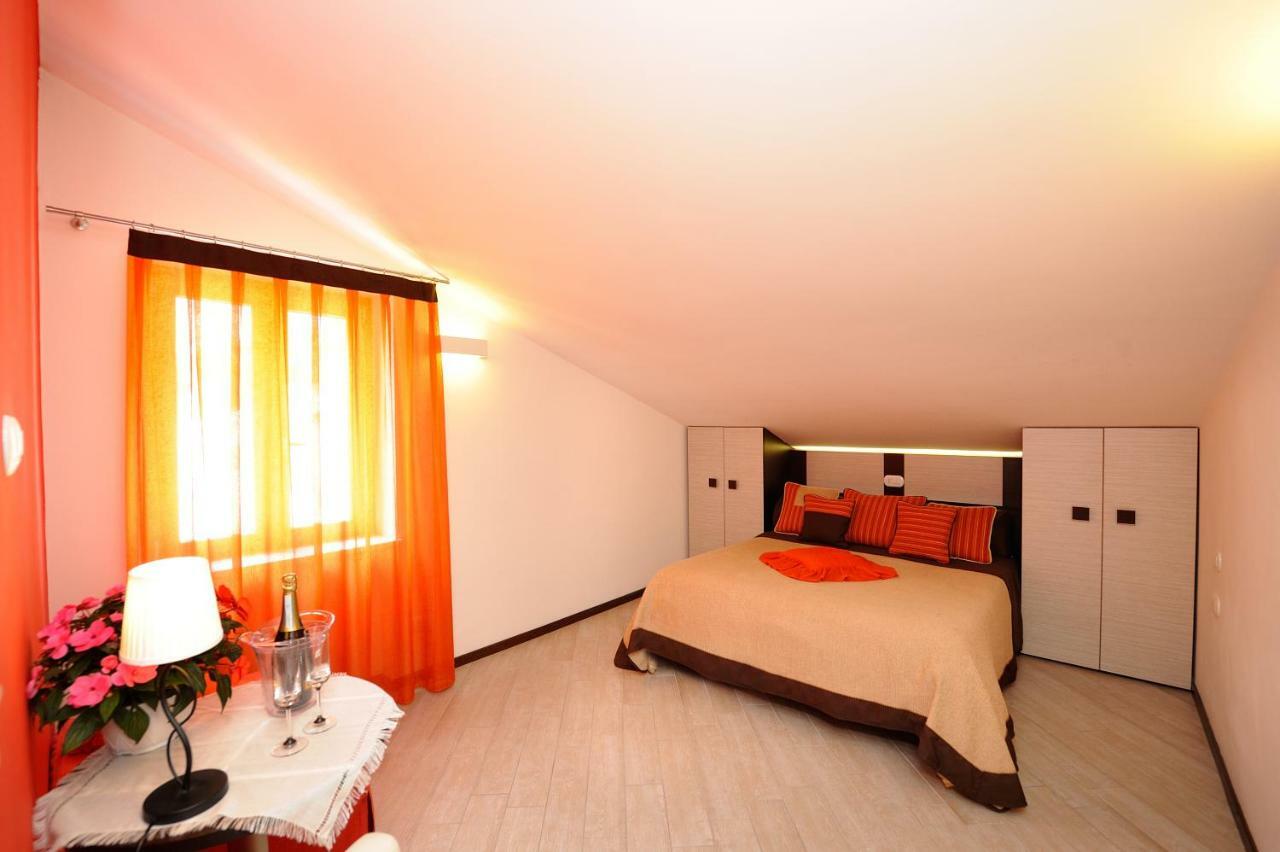 Apartment Paradiso